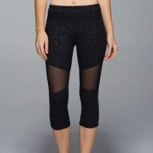 Lululemon Mesh With Me Crop Leggings Animal Swirl Embossed Black/Black Size 4